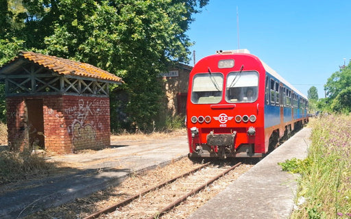 Grecia, torna il sogno della ferrovia del Peloponneso: un viaggio tra storia, paesaggi e turismo sostenibile