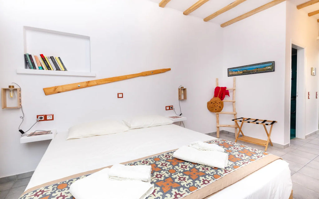 Schinoussa Ailouros Hotel