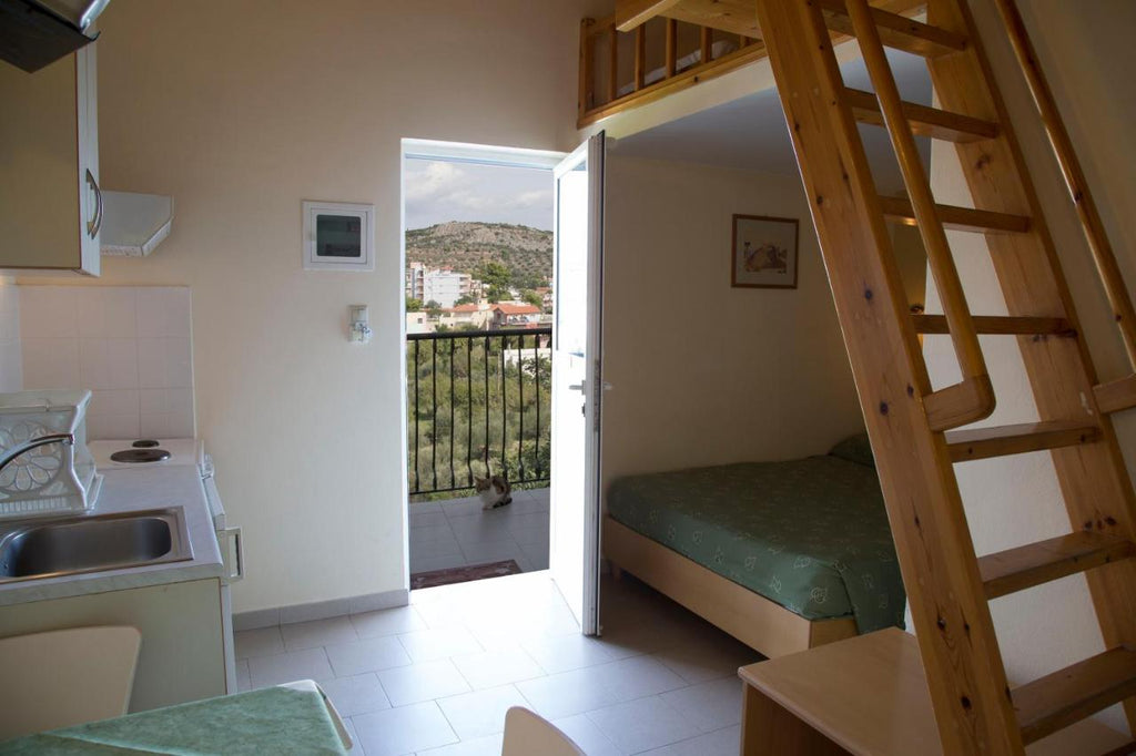 Tolo Alonia Studios & Maisonettes