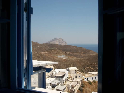 Flora's Rooms & Studios