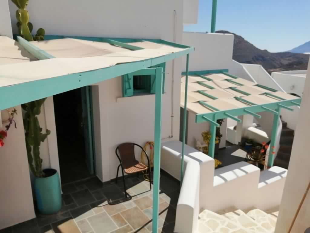 Flora's Rooms & Studios