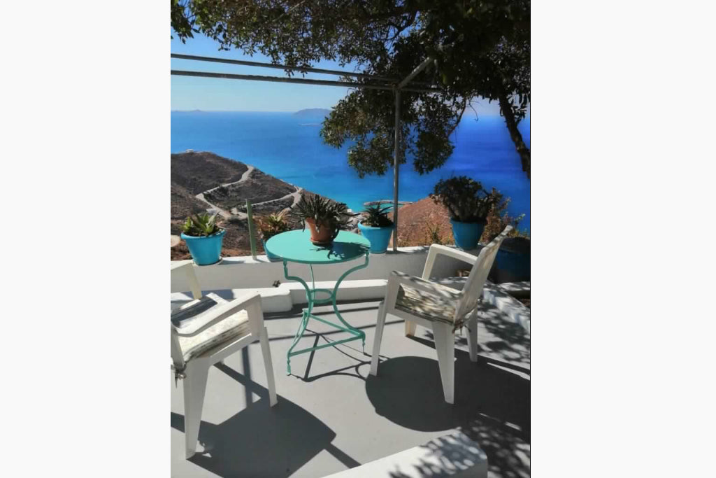 Flora's Rooms & Studios