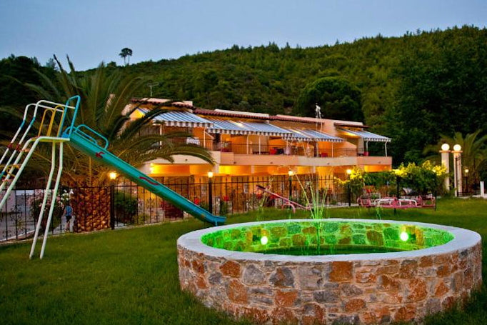 Hotel con giardino vicino a Koukounaries