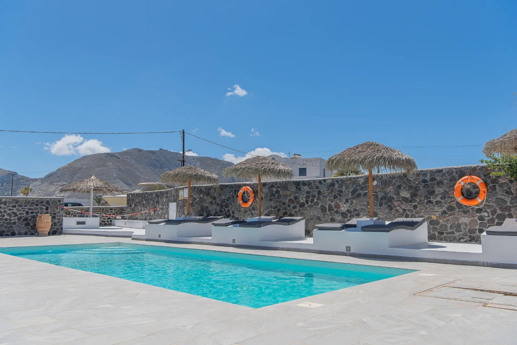 Hotel con piscina nel cuore di Santorini