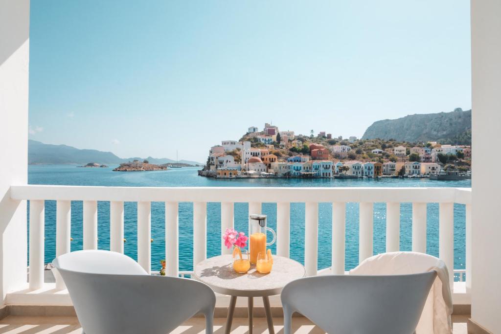 Hotel con balcone sul mare a Kastellorizo