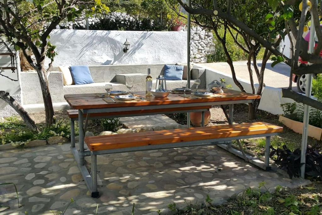 Voula's Garden Apartments