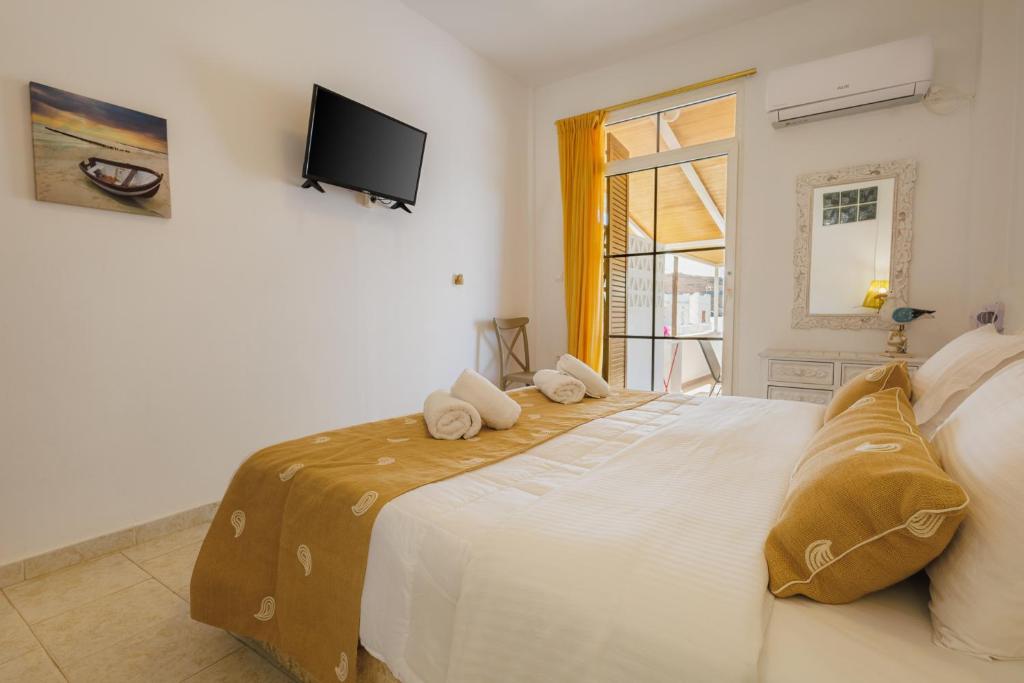 Livadi Studios Serifos