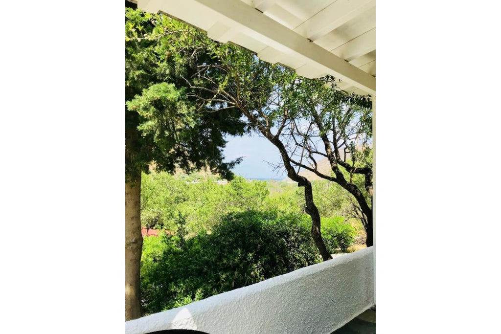 Camere con balcone panoramico a Kea