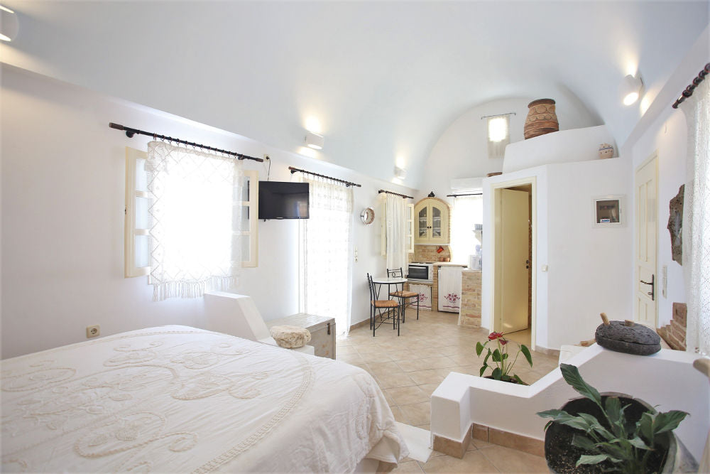 Anafi Roussou Studios