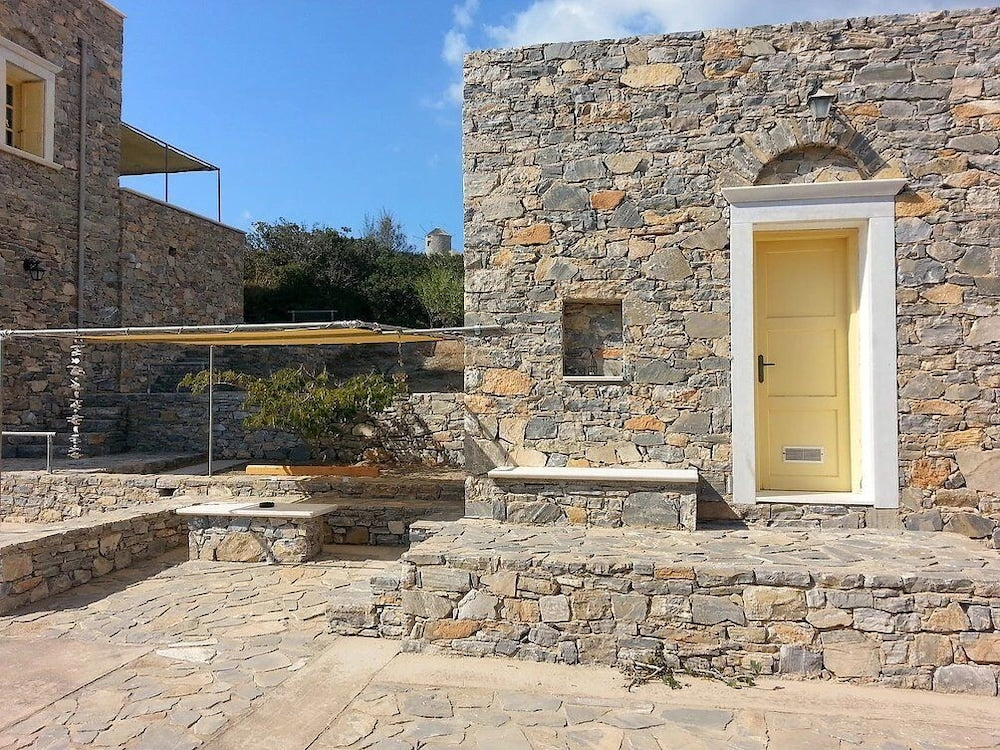 Schinoussa case in pietra