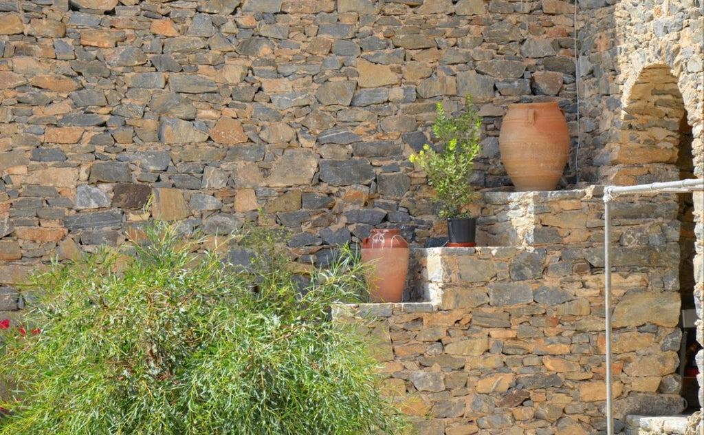 Schinoussa case in pietra