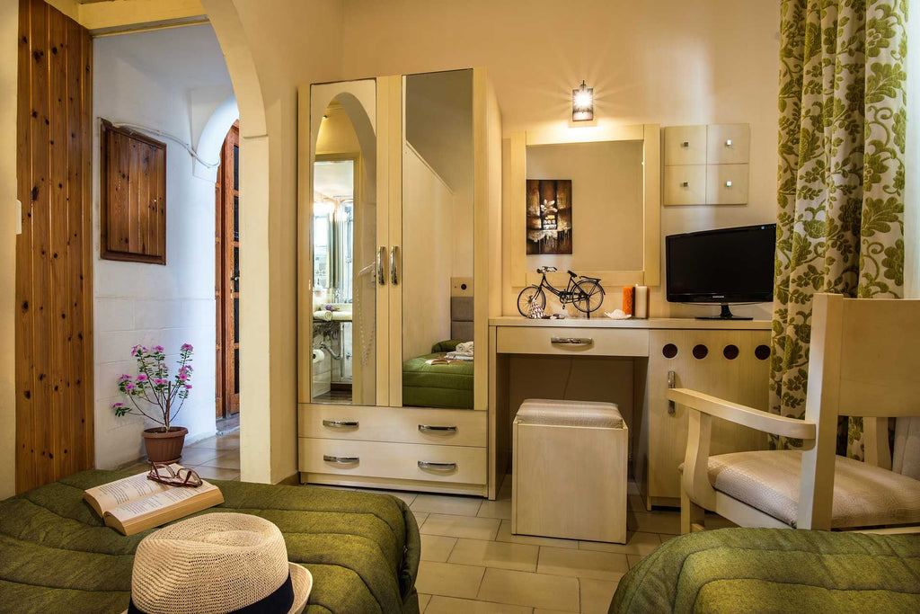 Semiramis Hotel Adamas