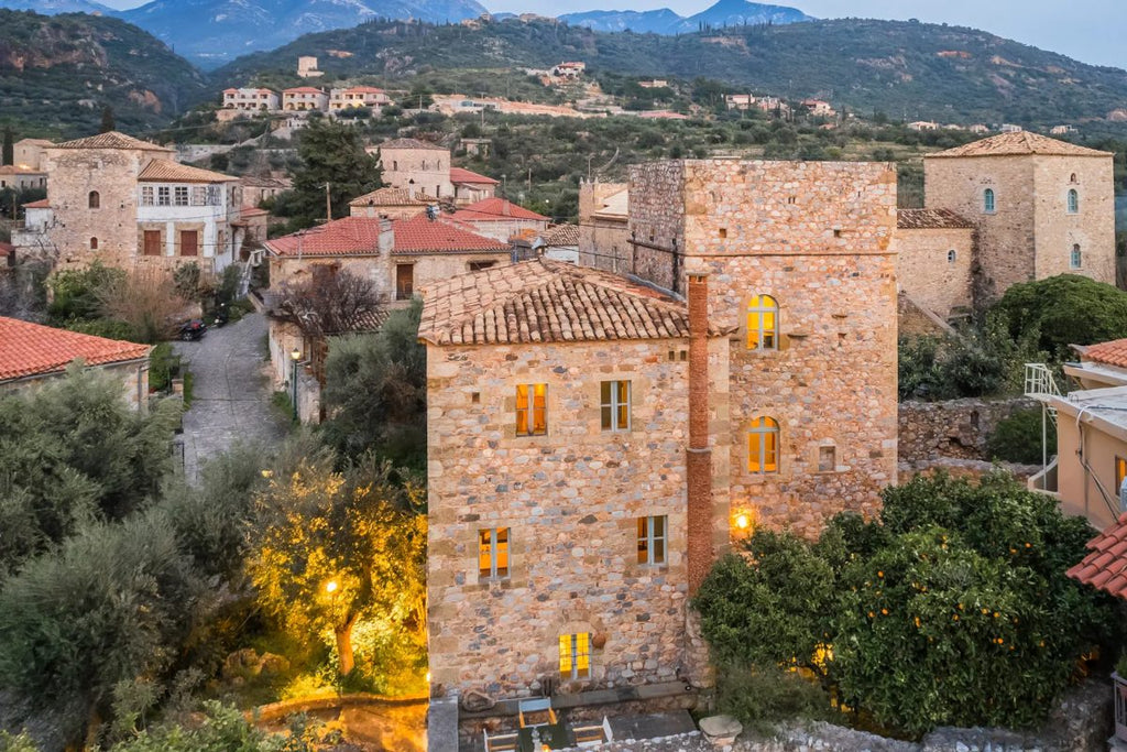 Tipica casa torre nel Mani settentrionale