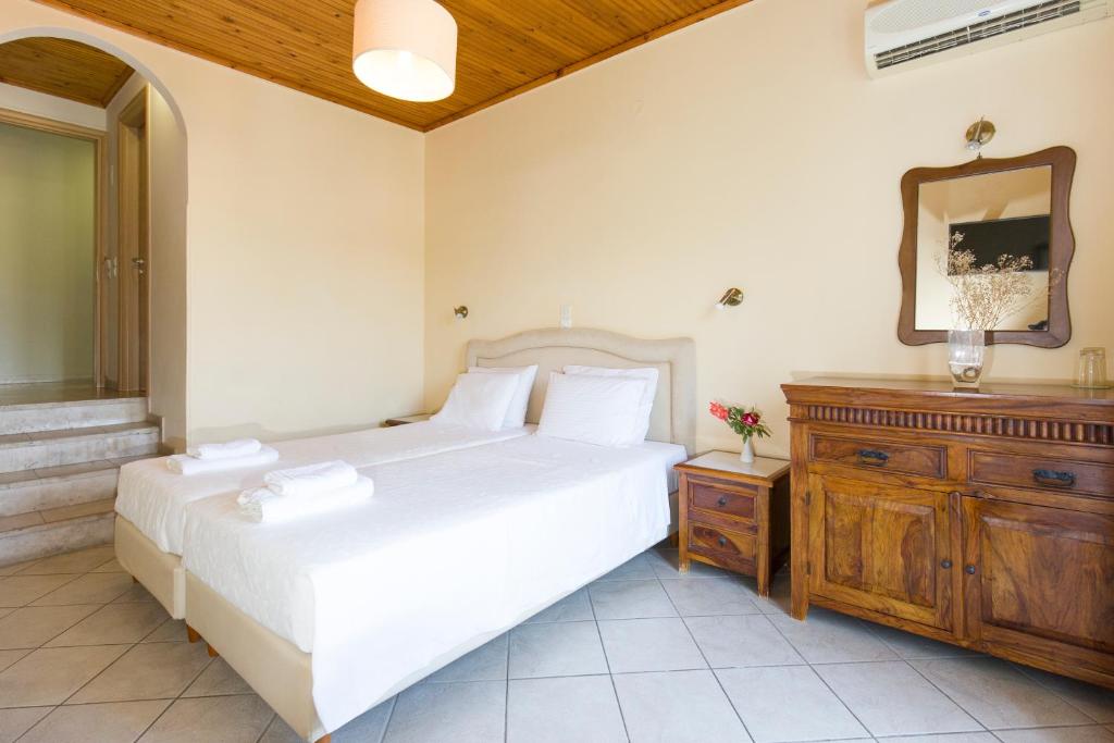 Virginia Hotel Vathy