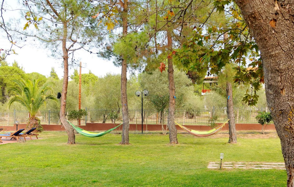 Camere per famiglie in hotel con giardino e piscina