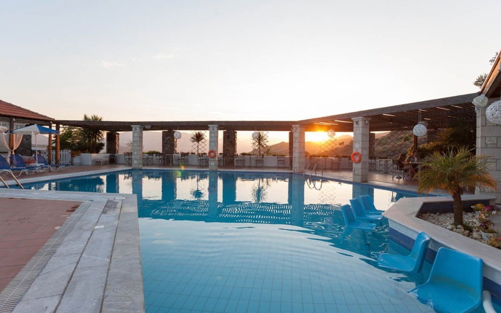 hotel con piscina Creta