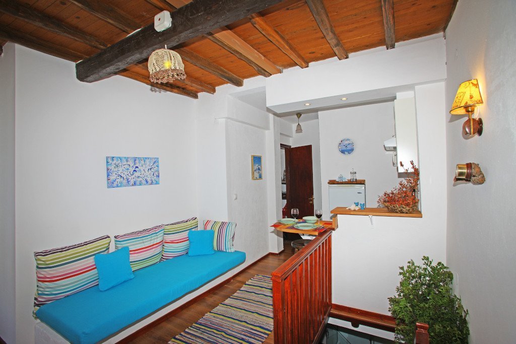 Anemoessa Suites