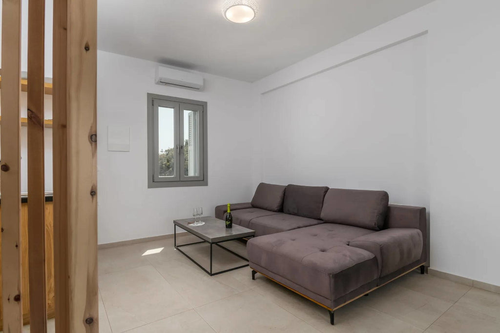 Adamas Central Hotel