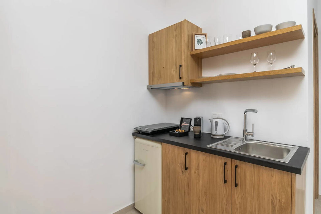 Adamas Central Hotel