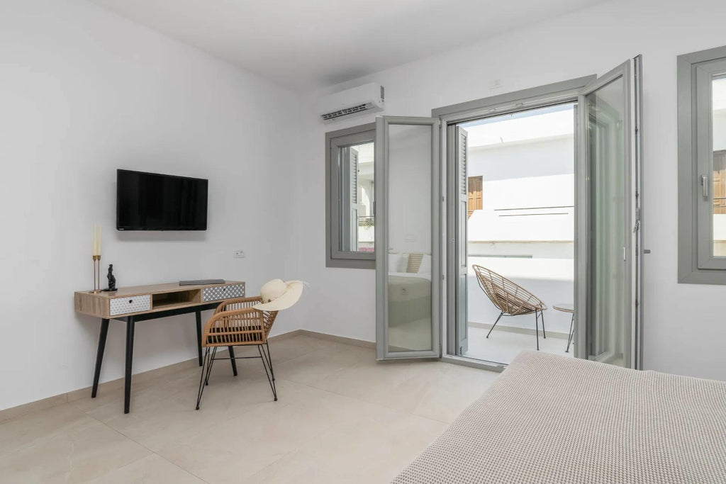 Adamas Central Hotel