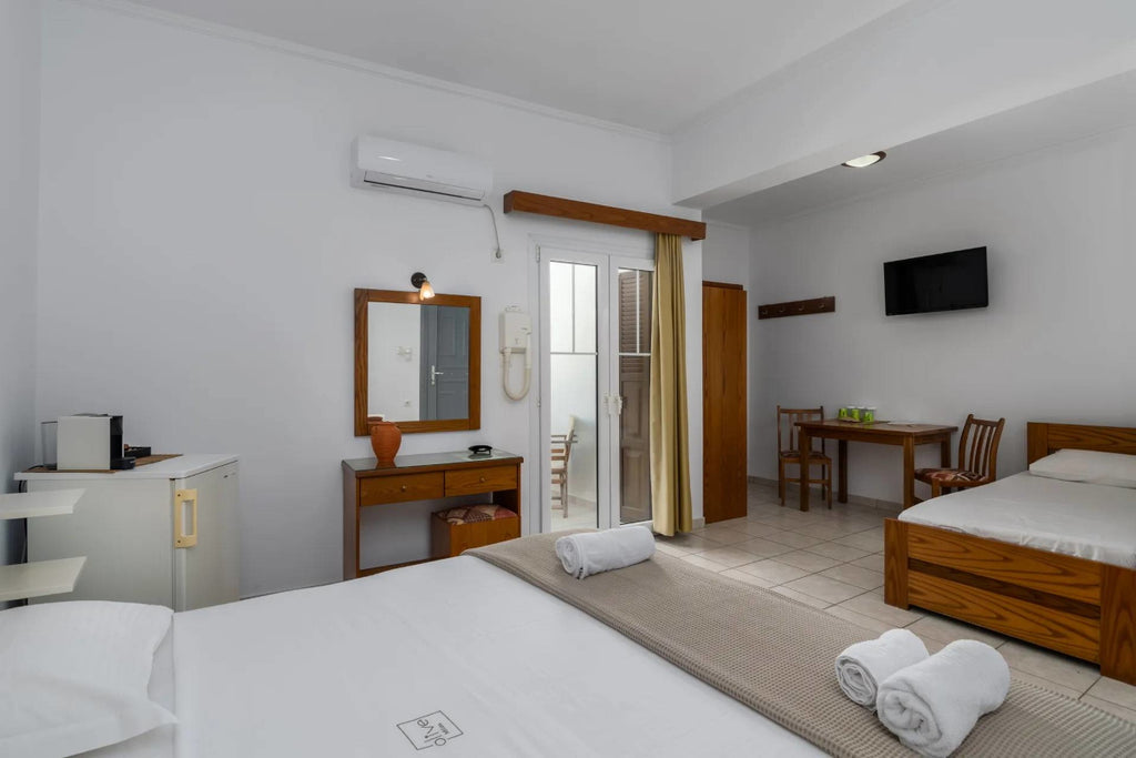 Adamas Central Hotel