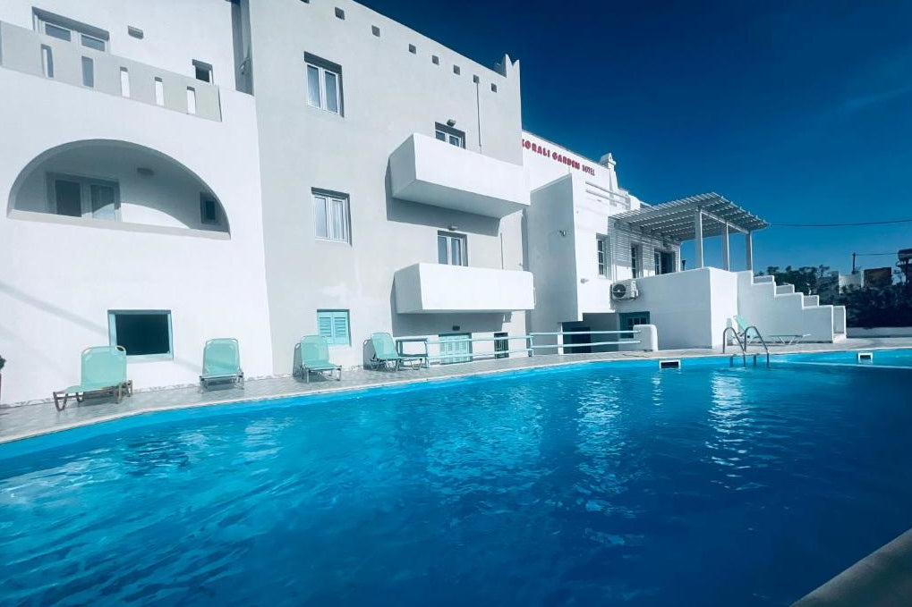 Hotel con piscina a Naxos