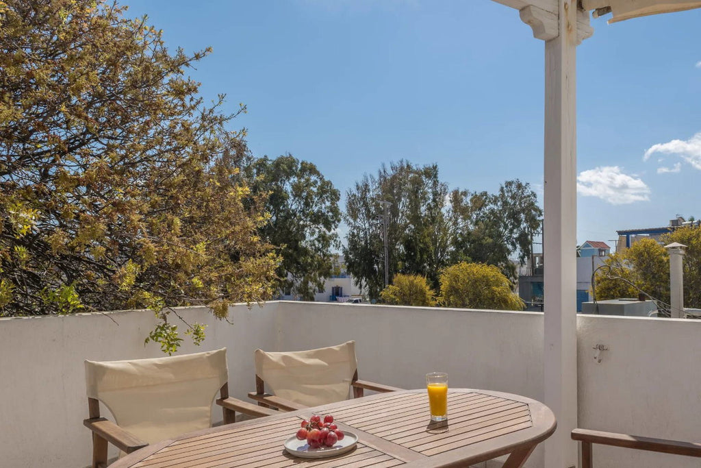 Adamas Central Hotel