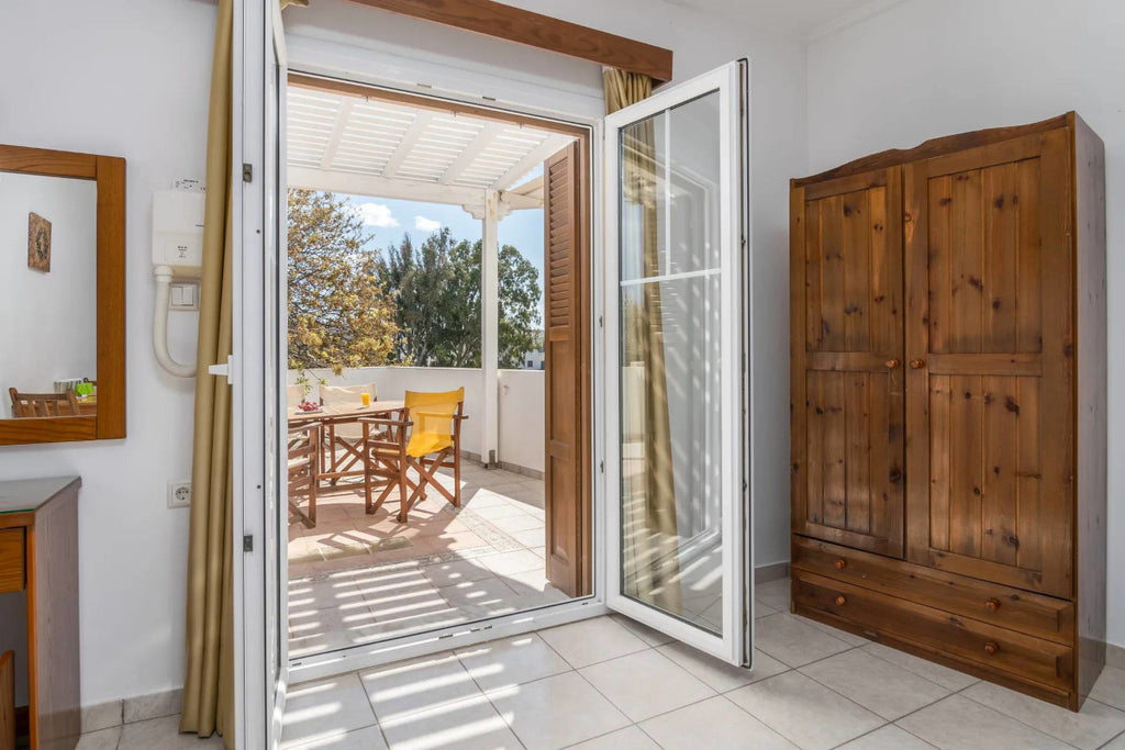 Adamas Central Hotel