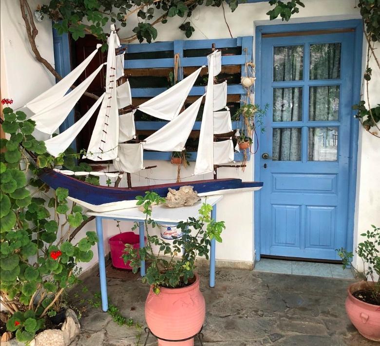 dove dormire a agathonissi