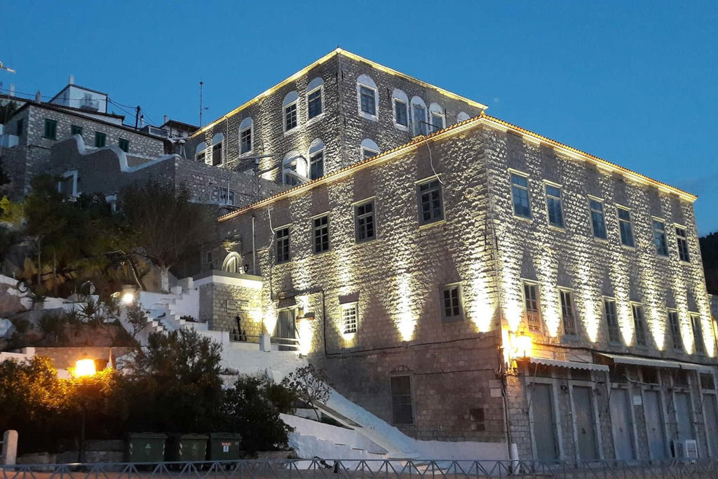 [157749984914407]Accademia della Marina Mercantile a Hydra