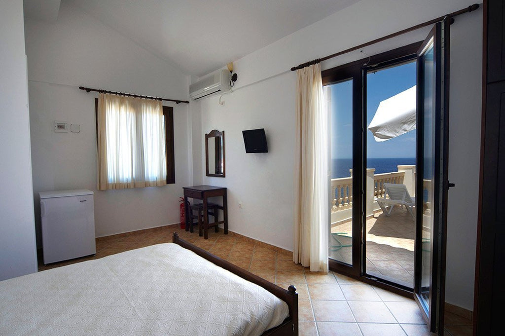 camere Armenistis Ikaria