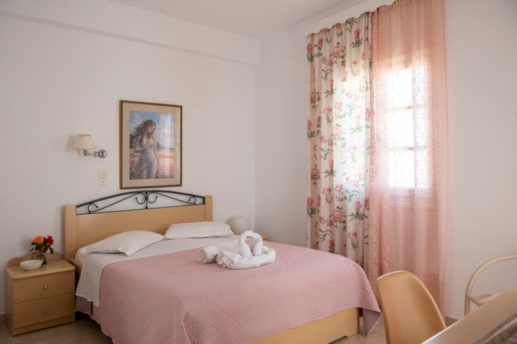 Naoussa - Leonardos Studios