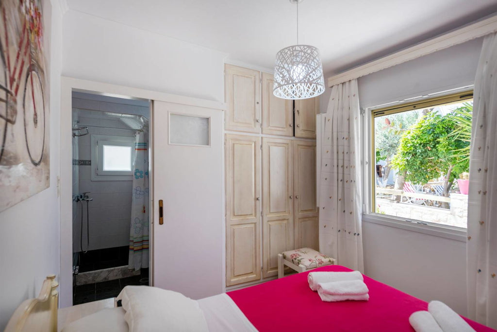 Naoussa - Leonardos Studios