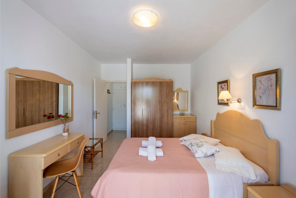 Naoussa - Leonardos Studios