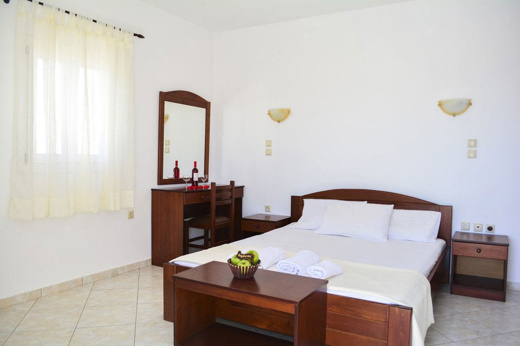 Schinoussa studios a Chora