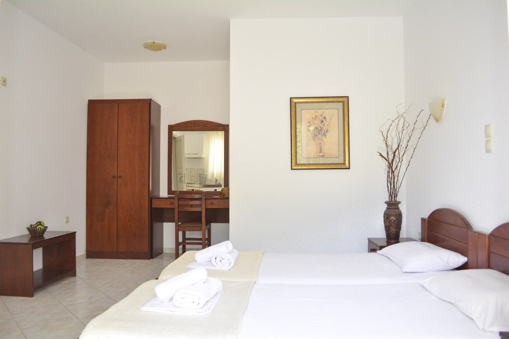 Schinoussa studios a Chora